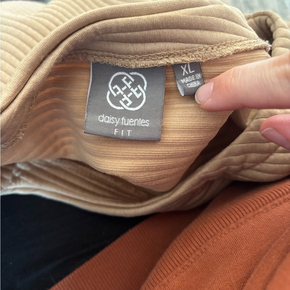 Daisy Fuentes Tan Ribbed Top - Picture 2 of 2